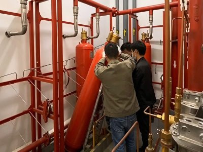 Réseau de canalisations anti-incendie pour les routes municipales du parc industriel chimique