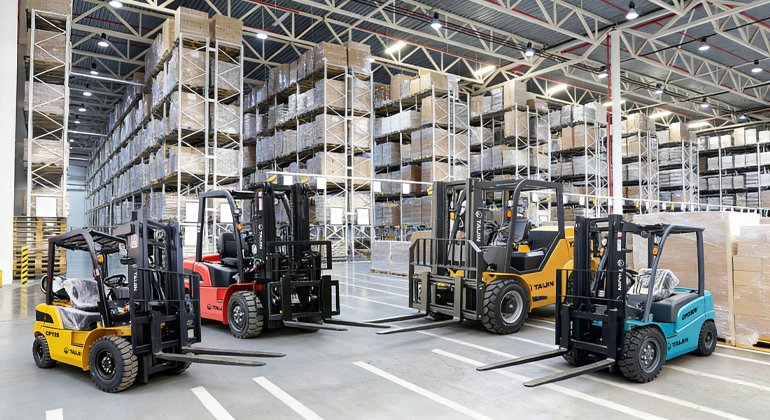 FORKLIFT