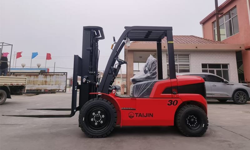 The Premier Choice for Heavy-Duty Outdoor Operations: A 3-Ton Diesel Forklift—Stable, Efficient, and Safer.