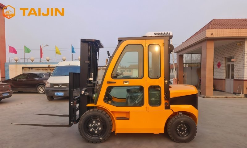 Practical 3.5t Diesel Forklift with Protective Closed Cab