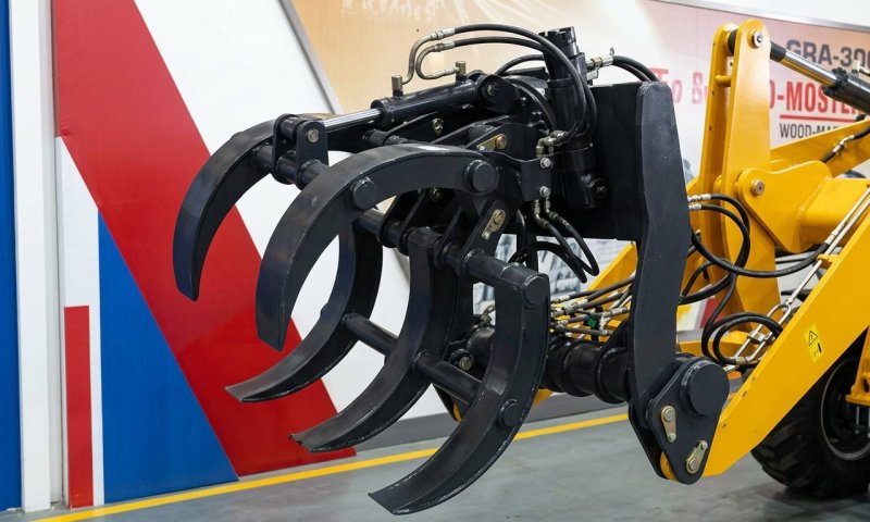 Revolutionizing Timber Handling: The High-Efficiency 360° Rotating Wooden Fork for Loaders