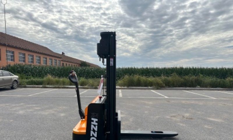 2 Ton Stacker Walkie Type: Features and Applications