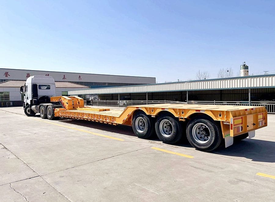 Hydraulic removable gooseneck trailer