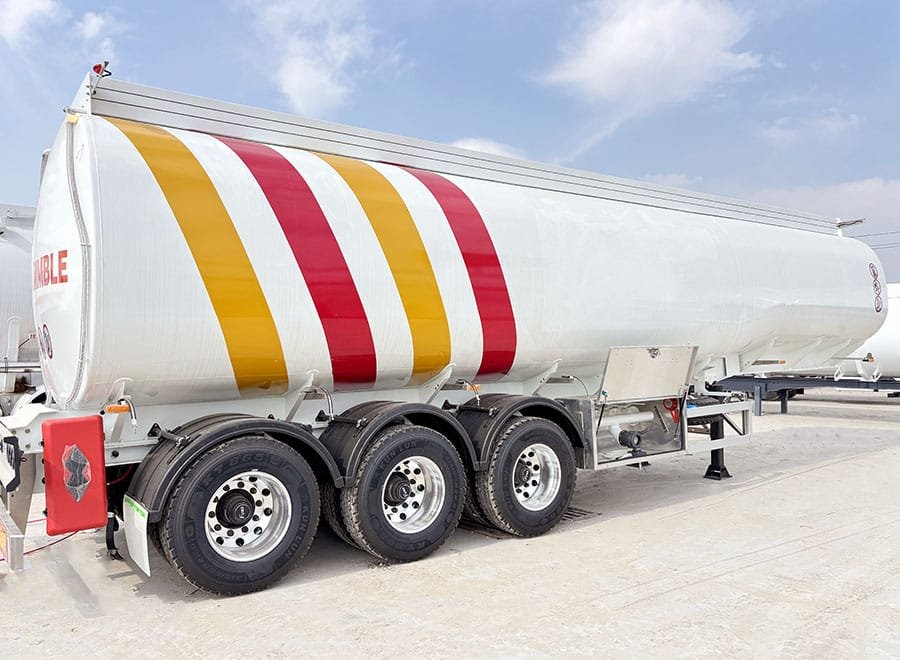 3 axle liquid tanker