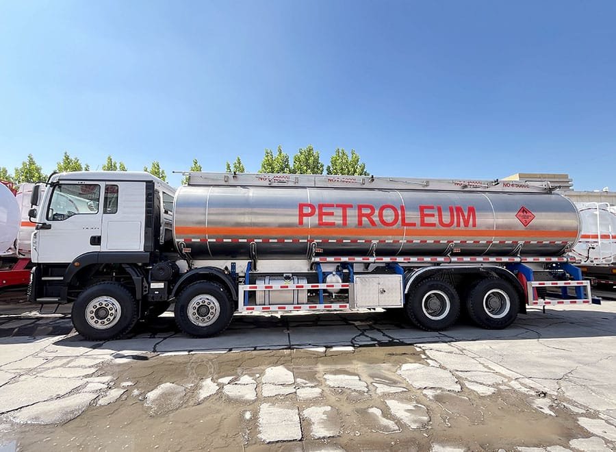 HOWO fuel tanker truck