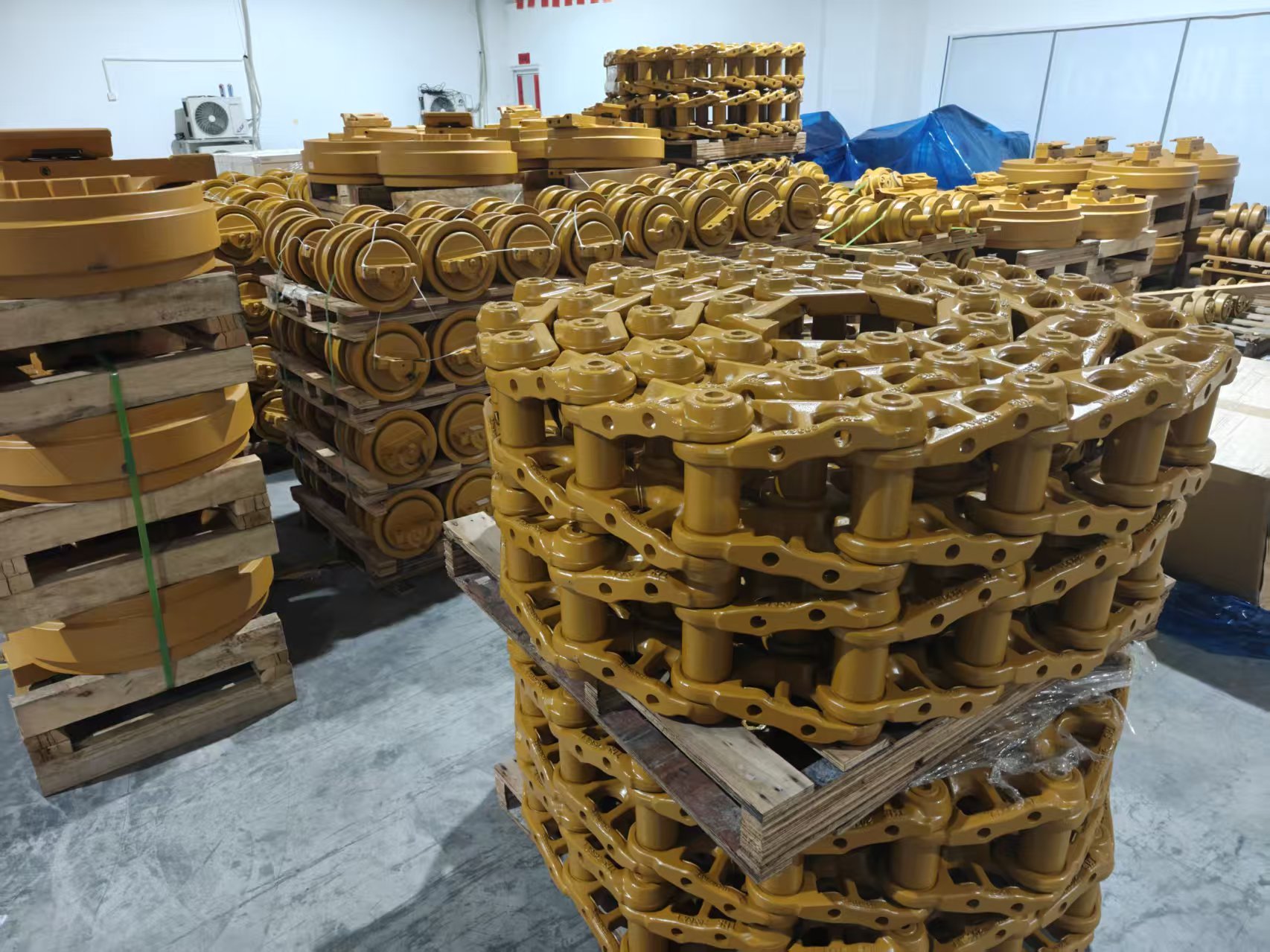 xinghuida-heavy-equipment-undercarriage-parts-stock
