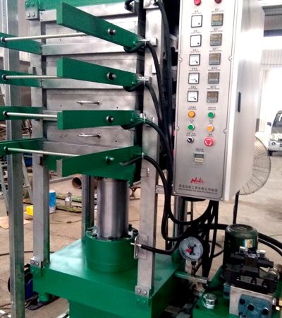 Rubber tiles vulcanizing press