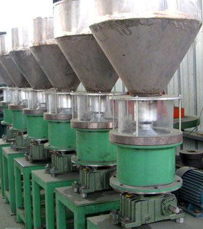 Powder spraying machine