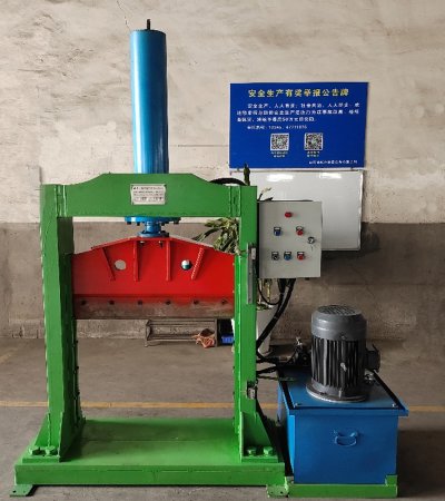Rubber bale cutter