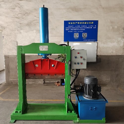 Rubber bale cutter