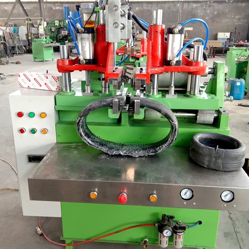 Hollow tyre splicing machine
