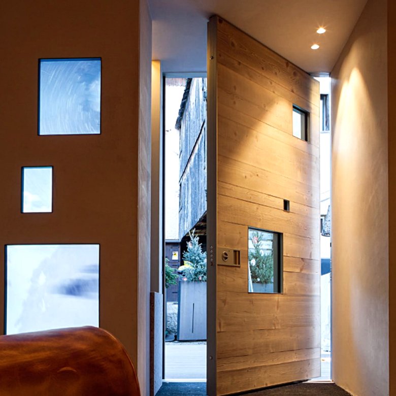 Single swing entrance door