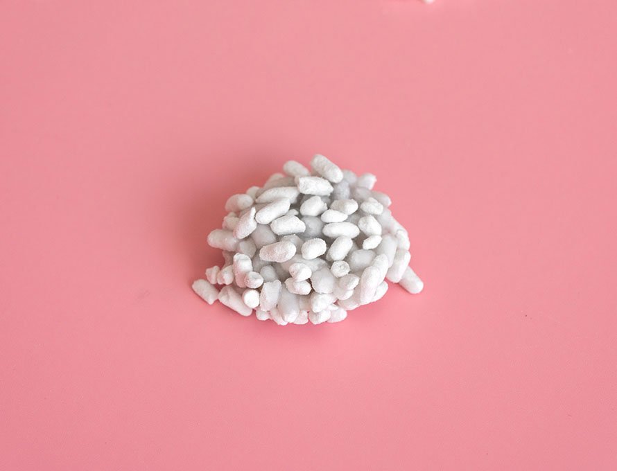 Clumping paper cat litter