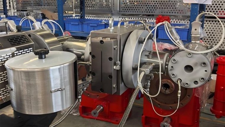 Technological Innovation Breakthrough | Qingdao Xinrun Self-developed Mesh Belt Screen Changer Enables Non-stop, Constant-pressure Stable Production