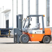forklift with adjustable steering wheel