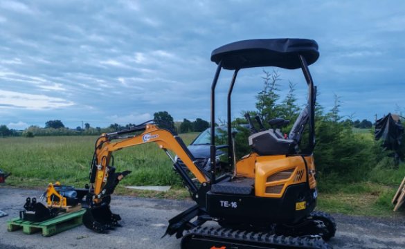 Kuugao Mini Excavator Review: What Makes This the Best Smallest Digger on the Market?