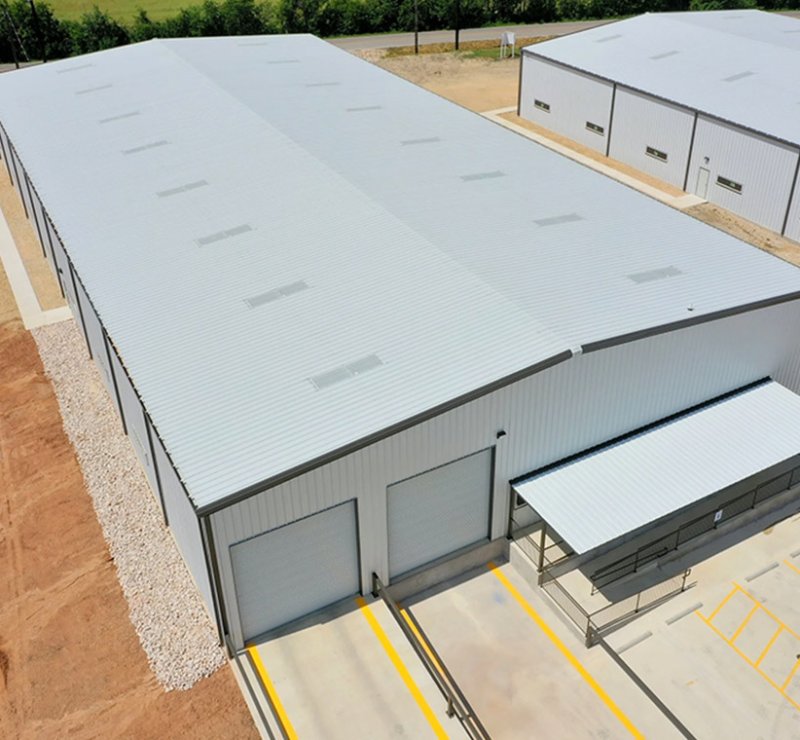 Bâtiment commercial en structures préfabriquées en acier