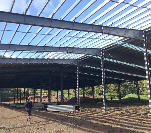 Construction d'ateliers de structures métalliques : efficacité et robustesse dans chaque poutre