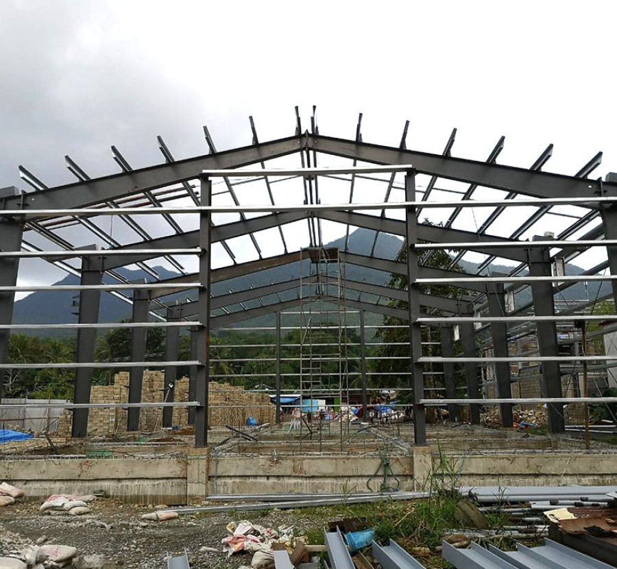 Un entrepôt à ossature métallique de 30 m × 10 m × 6 m prend forme aux Philippines