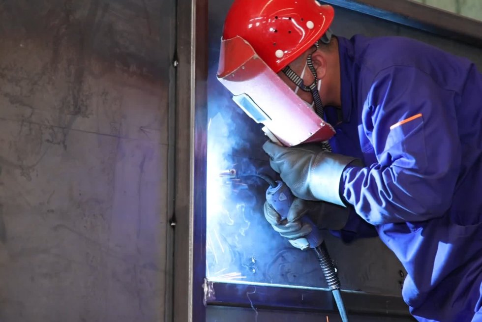 Ingeniería de precisión para un futuro sustentable: un recorrido por el taller de producción de Huariton