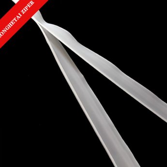 Anti child lock zipper