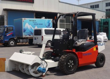 Arc-shaped bucket feed pusher for livestock