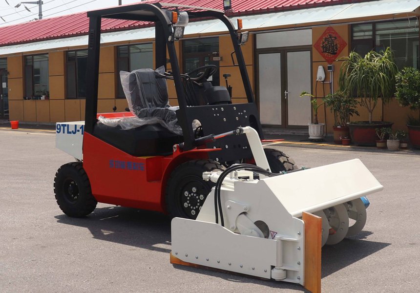 Flexible livestock feeding vehicle 9TLJ-01