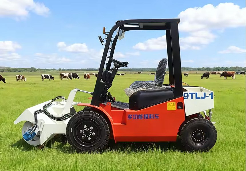 9TLJ-01 Diesel - powered Multifunctional Feed - pushing Vehicle