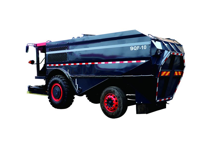 Modern manure cleaning vehicle for dairy farms