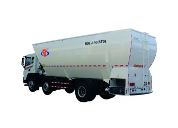 Large capacity feed mixer