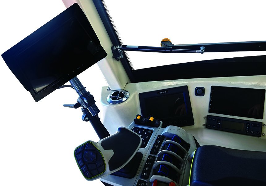 Straight-cutting table silage harvester