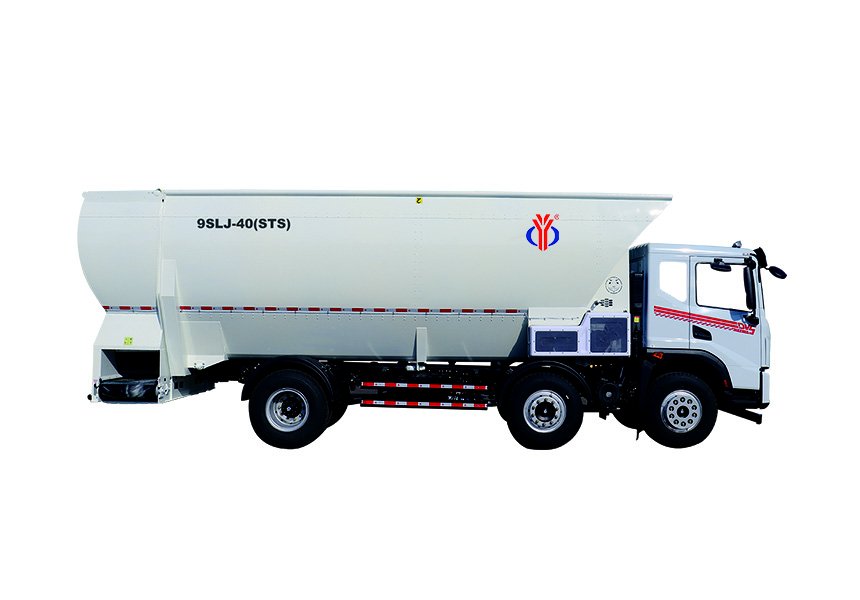 Industrial livestock TMR spreader