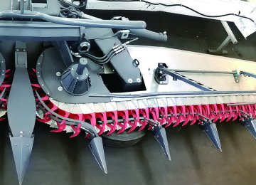 Labor-saving self-propelled silage feed machine