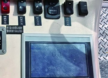 Durable milk transport vehicle for dairy farms