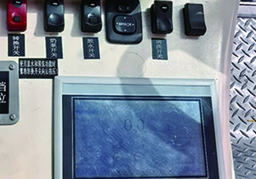 Durable milk transport vehicle for dairy farms