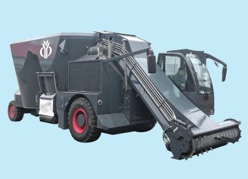 tmr feeding system for large livestock operations