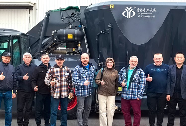 Russian Customer Delegation Visits Our Factory