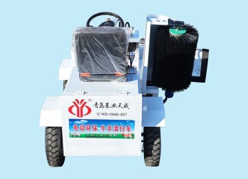 Compact turning radius feed pusher