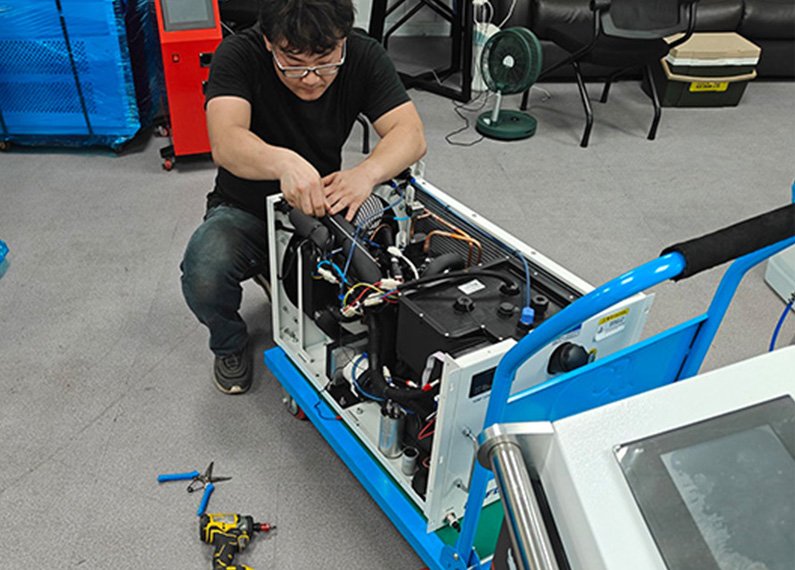 Method for Replacing the Focusing Lens of a Welding Machine