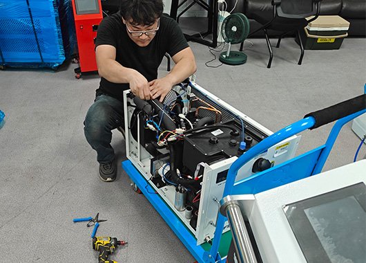 How to Replace the Protective Lens of a Handheld Welding Torch