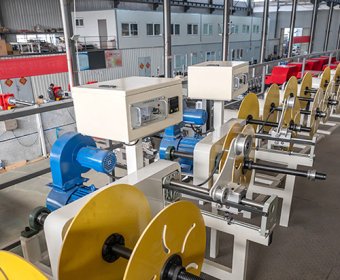 lrrigation pipe welding and rewinding device