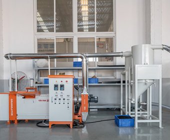 PE extruding granulation unit