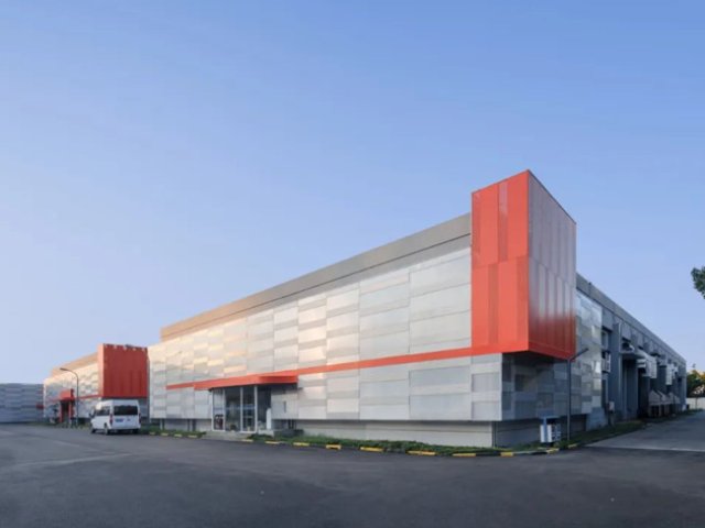 Heavy steel warehouse and workshop