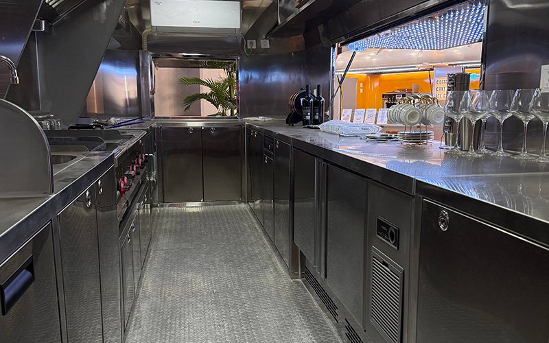 The Food Truck Playbook: 10 Practical Tips to Win Customers