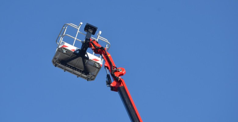 Maximizing AWP Efficiency: A Strategic Deep Dive into GLT’s 180° Platform Rotation and 360° Continuous Turntable