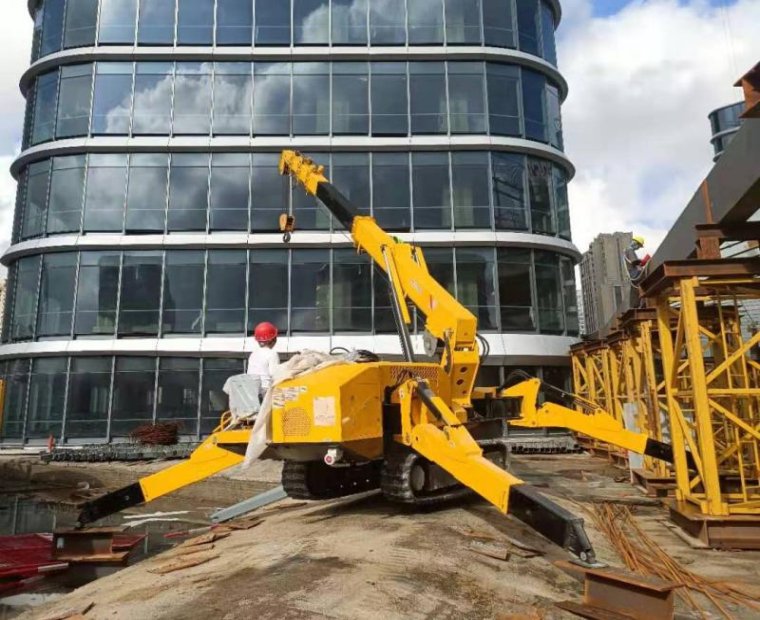 Our-8-ton-heavy-duty-Spider-Craneexcels-at high-rise-glazing-on-unpaved-slopes-and-within-confined-jobsites-cluttered-with-construction-materials