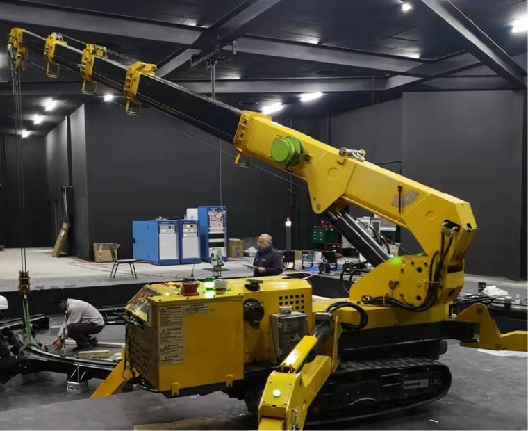 Steel erection using a mini spider crane in the confined space