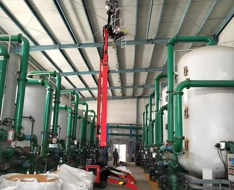 industrial-facility-maintenance-crawler-boom-lift