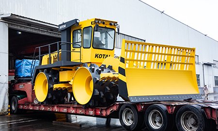 KOTAI despacha con éxito el compactador de basura KC230H.