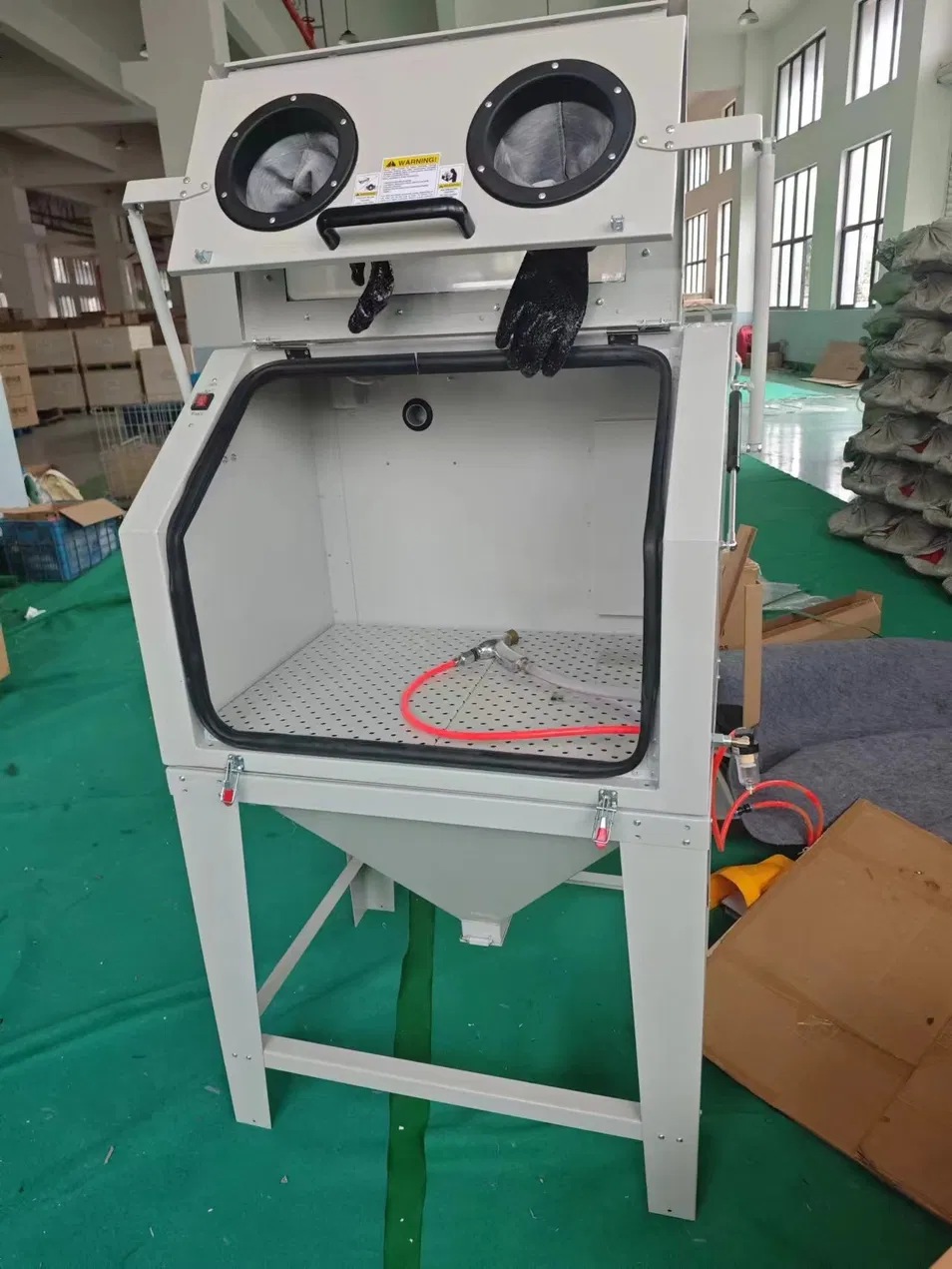 SNC Series Manual Dry Sandblasting Cabinet